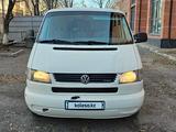 Volkswagen Caravelle 2001 года за 5 300 000 тг. в Караганда