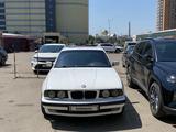 BMW 525 1993 года за 1 350 000 тг. в Астана – фото 2