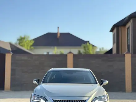 Lexus ES 300h 2020 года за 20 800 000 тг. в Актобе – фото 7