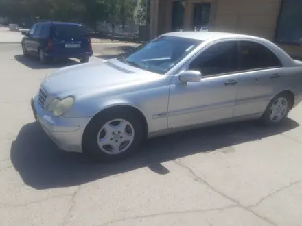 Mercedes-Benz C 180 2002 года за 2 000 000 тг. в Атырау