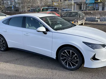 Hyundai Sonata 2023 года за 13 300 000 тг. в Астана – фото 2