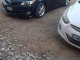 Toyota Camry 2013 года за 6 000 000 тг. в Актобе – фото 2