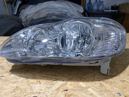 Передние фары — Toyota Corolla 2003-2007 (130 кузов) USA за 17 000 тг. в Алматы – фото 2