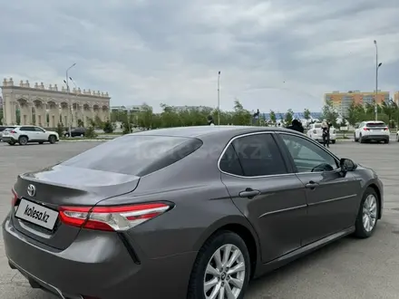 Toyota Camry 2018 года за 9 200 000 тг. в Уральск – фото 4