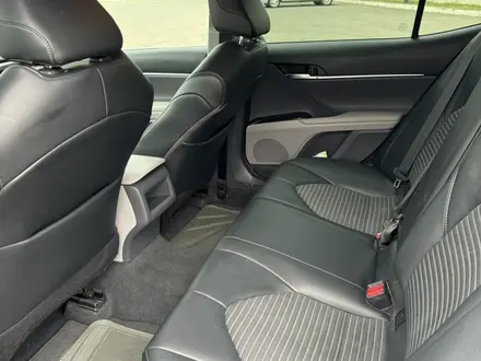 Toyota Camry 2018 года за 9 200 000 тг. в Уральск – фото 7