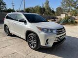 Toyota Highlander 2018 года за 15 000 000 тг. в Жетысай – фото 2