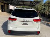 Toyota Highlander 2018 года за 15 000 000 тг. в Жетысай – фото 5