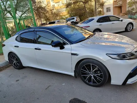 Toyota Camry 2023 года за 14 000 000 тг. в Актау – фото 2