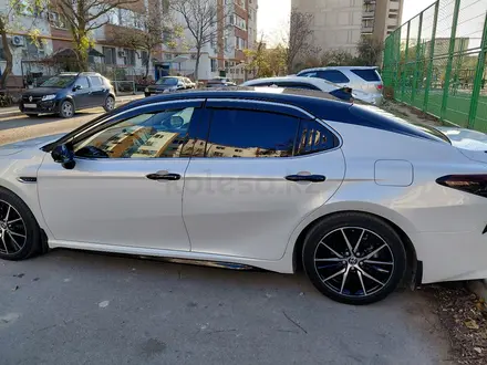 Toyota Camry 2023 года за 14 000 000 тг. в Актау – фото 4