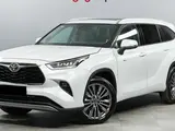 Toyota Highlander Luxe 2025 года за 27 500 000 тг. в Семей