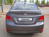 Hyundai Solaris 2014 года за 4 700 000 тг. в Актобе – фото 2