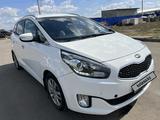 Kia Carens 2015 года за 8 100 000 тг. в Актобе – фото 2