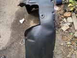 Подкрыльник передний правый подкрылок локер 8200735437 за 6 500 тг. в Астана