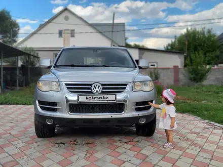 Volkswagen Touareg 2007 года за 7 000 000 тг. в Алматы