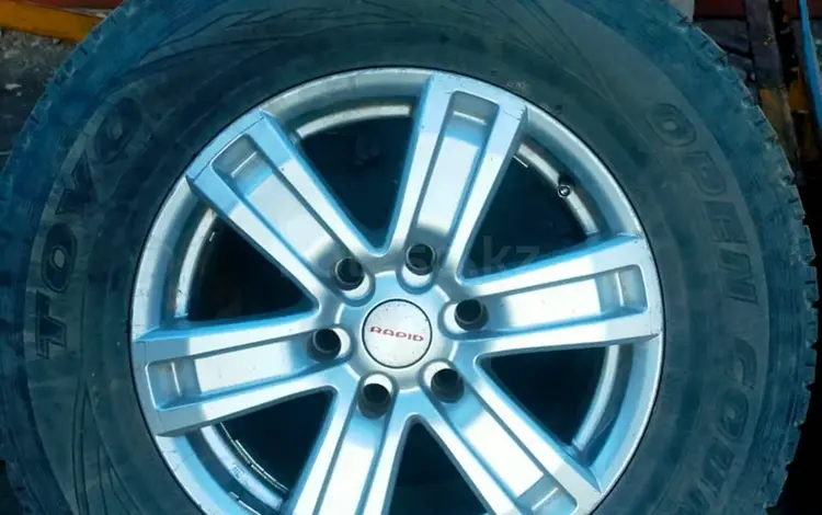 Комплект зимных шин Toyo с дисками за 200 000 тг. в Аягоз