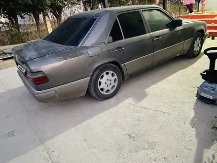 Mercedes-Benz E 230 1990 года за 1 500 000 тг. в Жетысай – фото 6