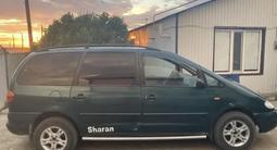 Volkswagen Sharan 1998 годаүшін1 200 000 тг. в Эмба