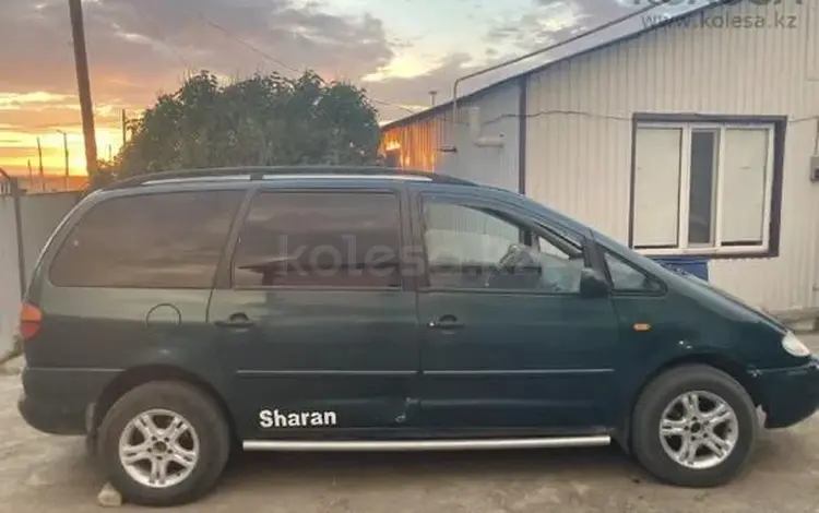 Volkswagen Sharan 1998 года за 1 500 000 тг. в Актобе