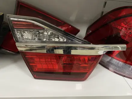 Фонарь задний Toyota Camry 55 за 40 000 тг. в Костанай – фото 2