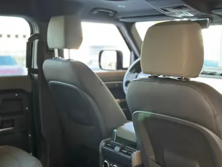 Land Rover Defender X-Dynamic SE 2025 года за 82 151 000 тг. в Семей – фото 10