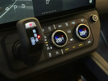 Land Rover Defender X-Dynamic SE 2025 года за 82 151 000 тг. в Семей – фото 14