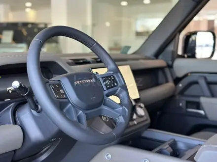 Land Rover Defender X-Dynamic SE 2025 года за 82 151 000 тг. в Семей – фото 8