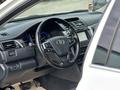 Toyota Camry 2015 года за 11 500 000 тг. в Актобе – фото 14