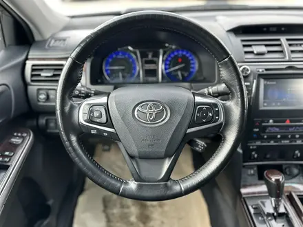 Toyota Camry 2015 года за 11 500 000 тг. в Актобе – фото 20