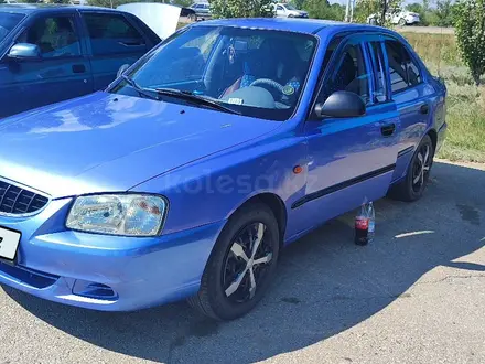 Hyundai Accent 2004 года за 2 200 000 тг. в Актобе – фото 2