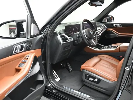 BMW X5 M60i 2025 года за 49 000 000 тг. в Алматы – фото 8