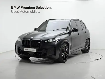 BMW X5 M60i 2025 года за 49 000 000 тг. в Алматы