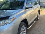 Toyota Highlander 2013 годаүшін8 000 000 тг. в Актобе – фото 2