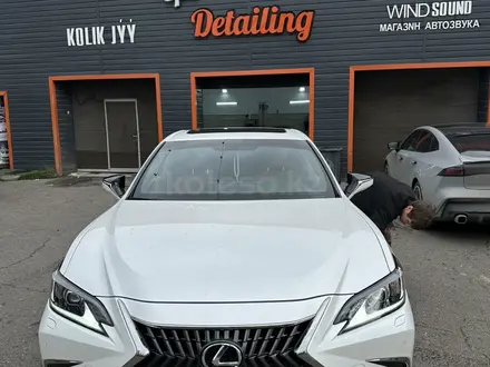 Lexus ES 250 2022 года за 24 500 000 тг. в Тараз