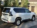 Toyota Land Cruiser Prado 2017 года за 17 800 000 тг. в Актобе – фото 4