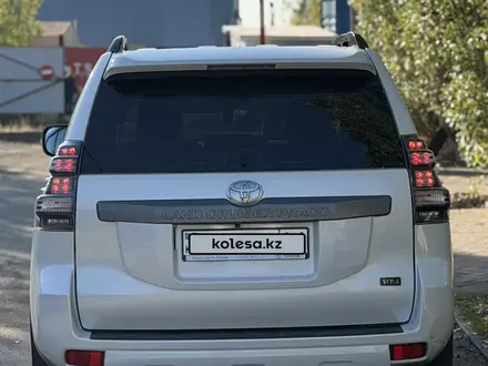 Toyota Land Cruiser Prado 2017 года за 17 800 000 тг. в Актобе – фото 8