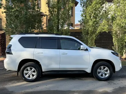 Toyota Land Cruiser Prado 2017 года за 17 800 000 тг. в Актобе – фото 6