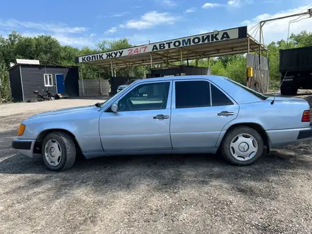 Mercedes-Benz E 200 1993 года за 2 000 050 тг. в Алматы – фото 7