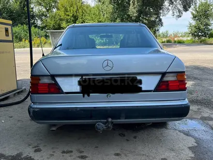 Mercedes-Benz E 200 1993 года за 2 000 050 тг. в Алматы – фото 8