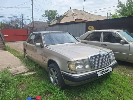 Mercedes-Benz E 230 1992 года за 1 550 000 тг. в Алматы – фото 2