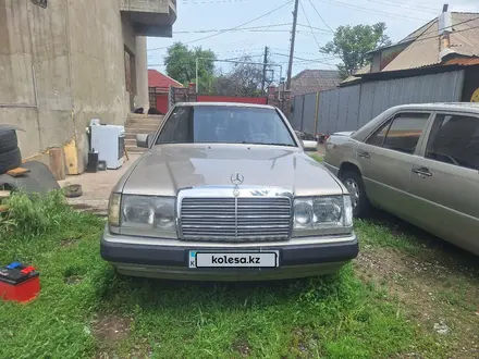 Mercedes-Benz E 230 1992 года за 1 550 000 тг. в Алматы – фото 3