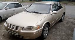 Toyota Camry 1998 годаүшін3 400 000 тг. в Семей