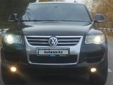 Volkswagen Touareg 2008 годаүшін7 500 000 тг. в Алматы – фото 2