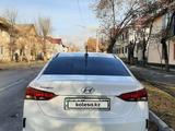 Hyundai Accent 2022 года за 8 550 000 тг. в Шымкент – фото 3