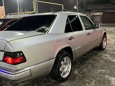 Mercedes-Benz E 250 1993 года за 1 250 000 тг. в Алматы – фото 2