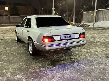 Mercedes-Benz E 250 1993 года за 1 250 000 тг. в Алматы – фото 3