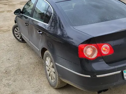 Volkswagen Passat 2007 года за 2 000 000 тг. в Атырау – фото 5