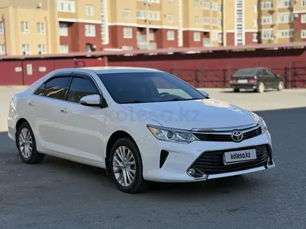 Toyota Camry 2014 года за 11 500 000 тг. в Актобе – фото 2