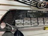 Решетка радиатора на Toyota Camry 55 Exclusive за 10 000 тг. в Алматы – фото 4