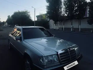 Mercedes-Benz E 230