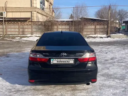 Toyota Camry 2015 года за 11 000 000 тг. в Тараз – фото 2